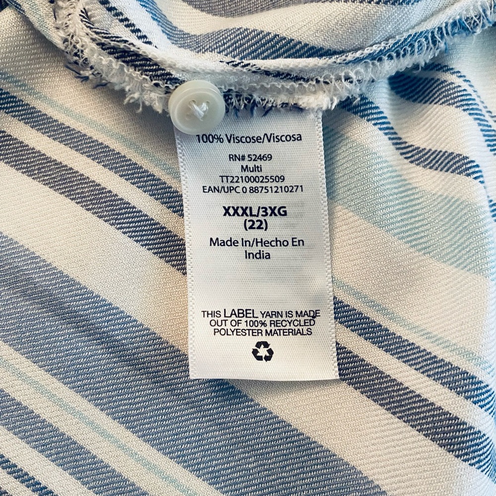 👕Time and Tru Blue and White Striped Button Down Shirt - Picture 7 of 10